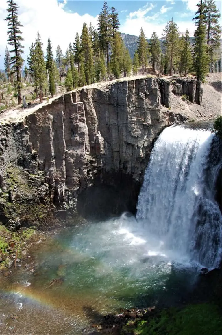 Rainbow Falls near Devils Postpile National Monument 