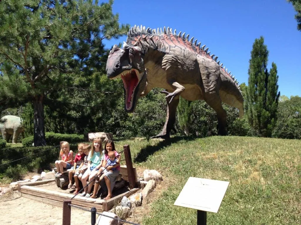 things to Do in Utah with kids include discovering Dinosaurs