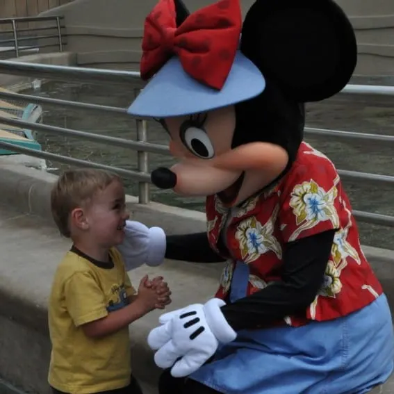 Disneyland toddler with Minnie Mouse