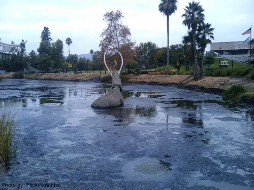 California Dinosaur Encounters & Digs for Families and Kids: La Brea Tar Pits Los Angeles with kids Photo by: Flickr/ikrichter 