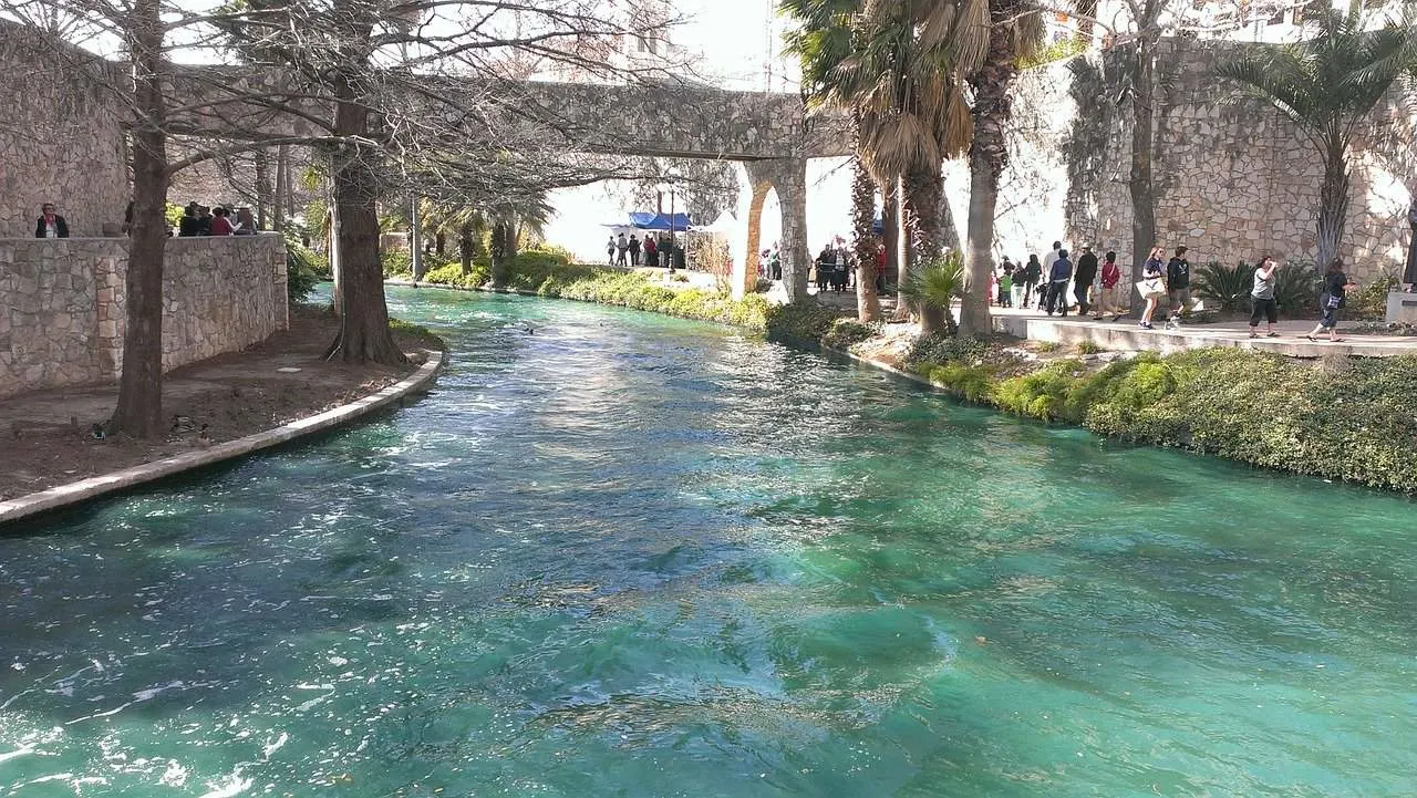san antonio river walk is great thing to do in San Antonio with kids