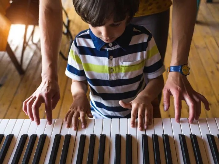 Classical music piano with kids | Photo by: bigstock / Zhukovvvlad