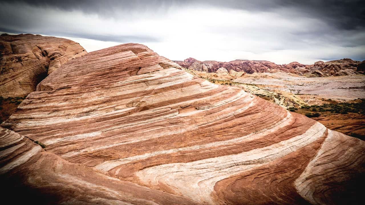 Visiting Valley of Fire State Park is one of the top outdoor activities in Las Vegas