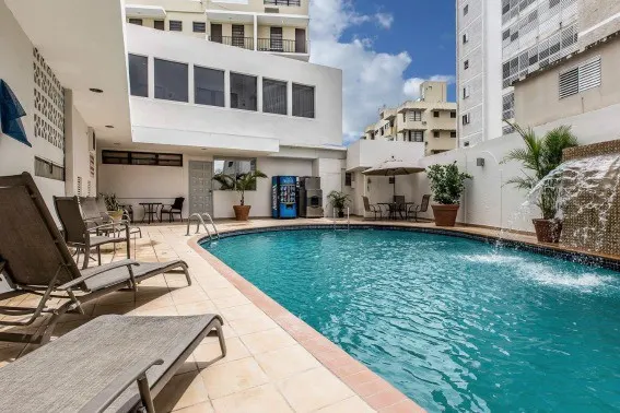 comfort-inn-san-juan-pool-courtyard1