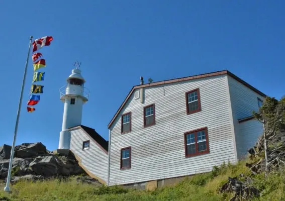 lobster-cove-head-lighthouse-rocky-harbour-newfoundland-gros-morne