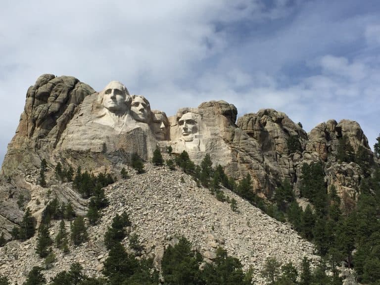 Road Trip from Chicago to Yellowstone shoudl include a stop at Mount Rushmore