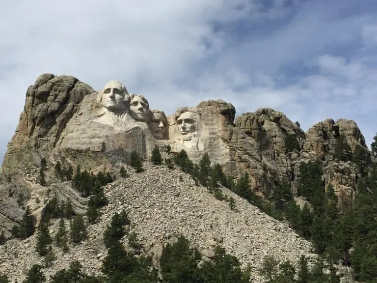 Road Trip from Chicago to Yellowstone shoudl include a stop at Mount Rushmore