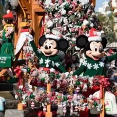 Disneyland Christmas 2022- Your Complete Guide