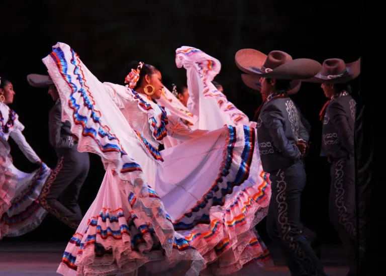 christmas events in albuquerque include mariachi