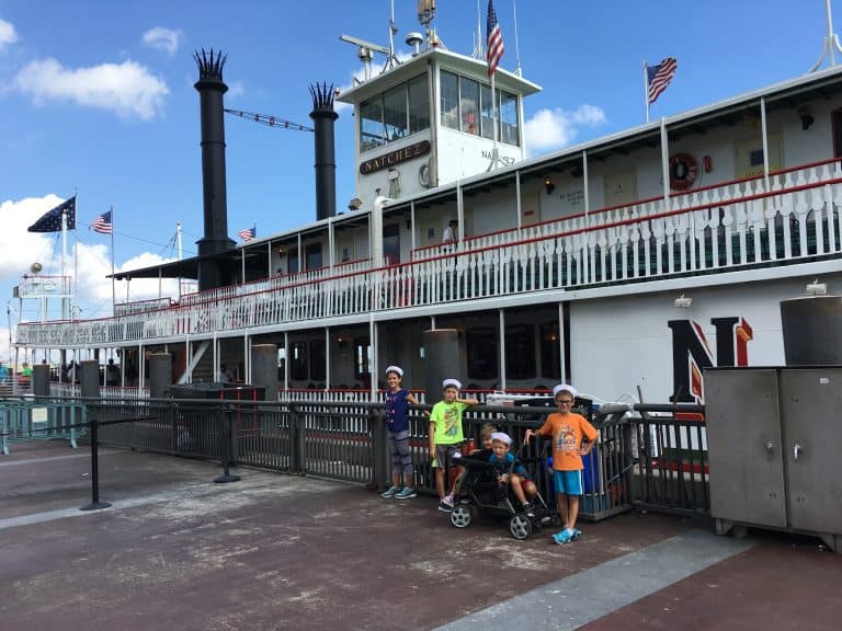 steamboat natchez things for kids to do in New Orleans