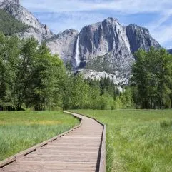 10 of the BEST Waterfalls in the US- Easy Hikes and Big Views