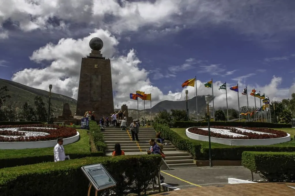 mitad del mundo photo