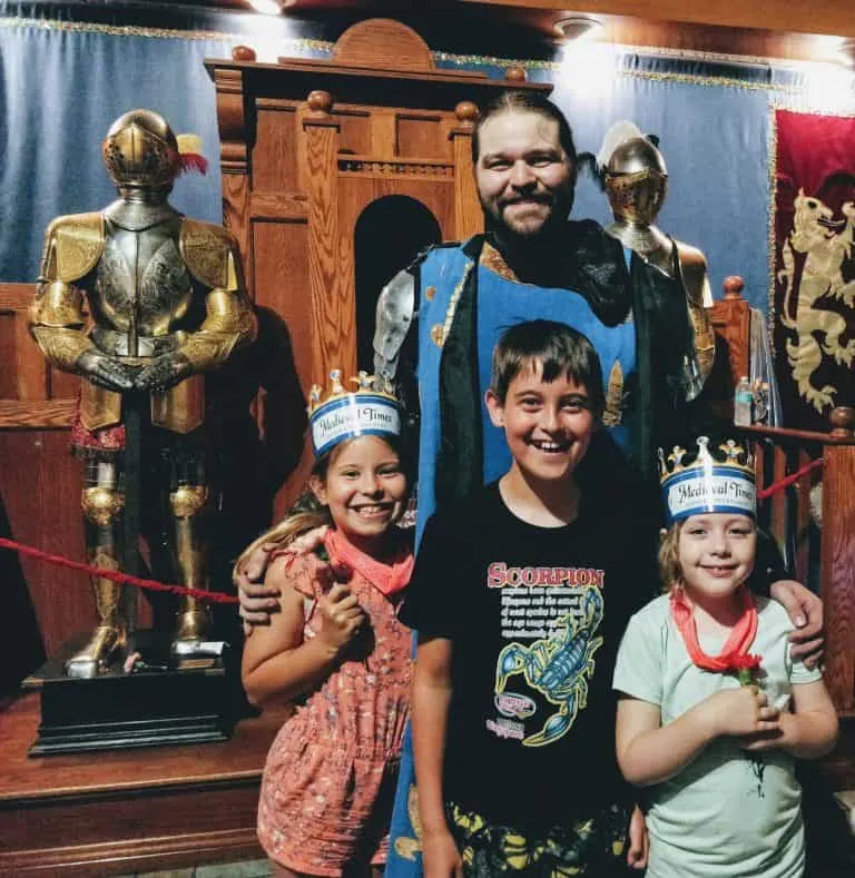 fun things to do in Dallas, kid friendly dinner theater