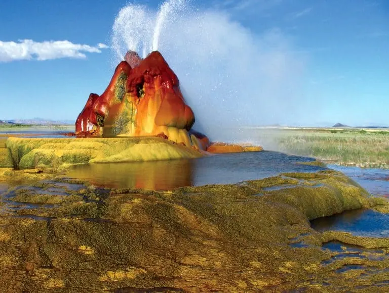 Fly_geyser by wikimediacommons Jeremy C. Munns