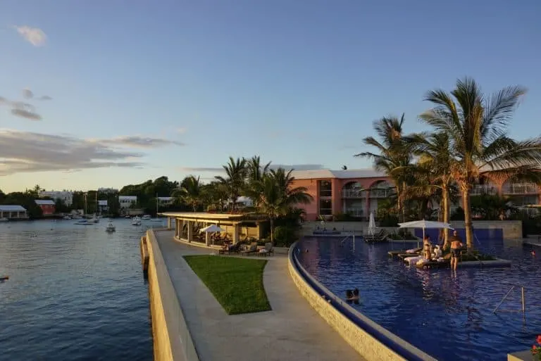 Great Things to do in Bermuda on a Family Vacation 17 Bermuda Fairmont Princess Infiniti Pool