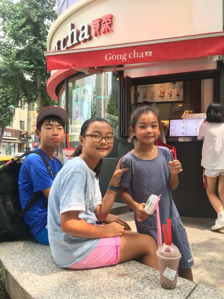 https://blog.trekaroo.com/wp-content/uploads/2018/10/things-to-do-in-South-Korea-Gong-Cha-bubble-tea-768x1024.jpg.webp