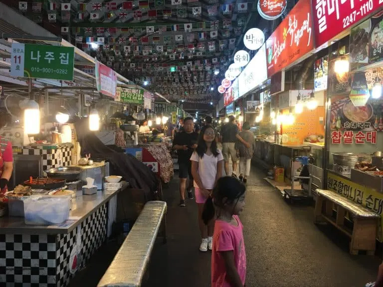 things-to-do-in-South-Korea-market