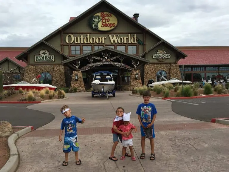 Free things to do in Phoenix with kids bass pro