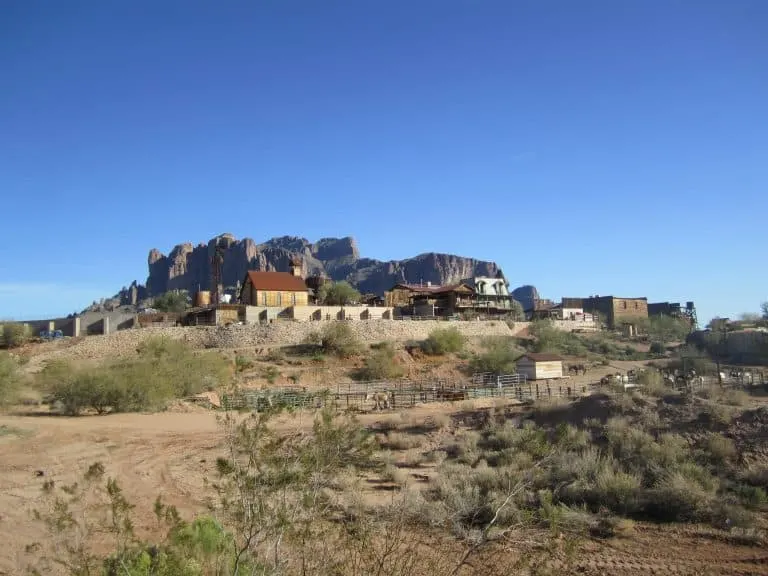 best ghost towns in Arizona include Goldfield Ghost Town