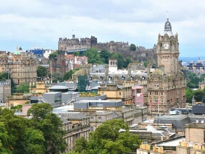 https://blog.trekaroo.com/wp-content/uploads/2019/03/Things-To-Do-In-Edinburgh-Photo-by-Flickr-Mike-McBey.jpg