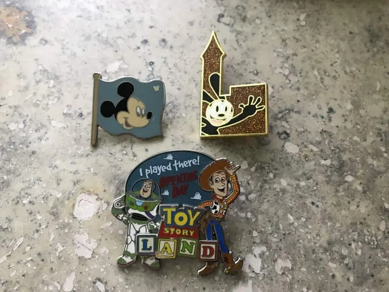 Disney pin trading: Pin styles