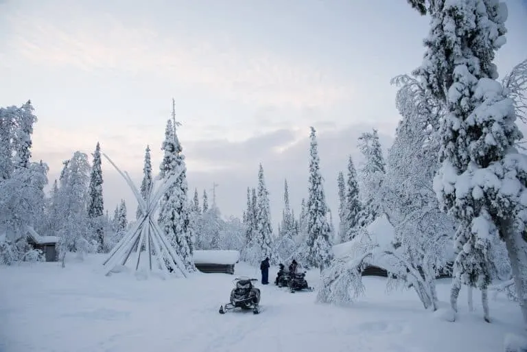 Lapland Snowmobiling Saariselka_moottorikelkat
