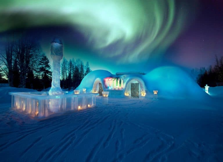 igloo village northern lights