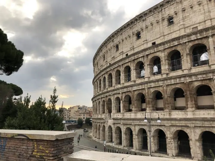 Rome Colosseum Tours outside
