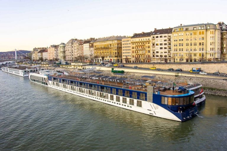 Ama Viola in Budapest on the Danube
