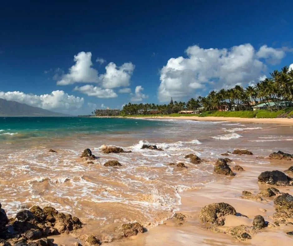 This image has an empty alt attribute; its file name is Best-Beaches-in-Maui-Keawakapu-Beach.jpg