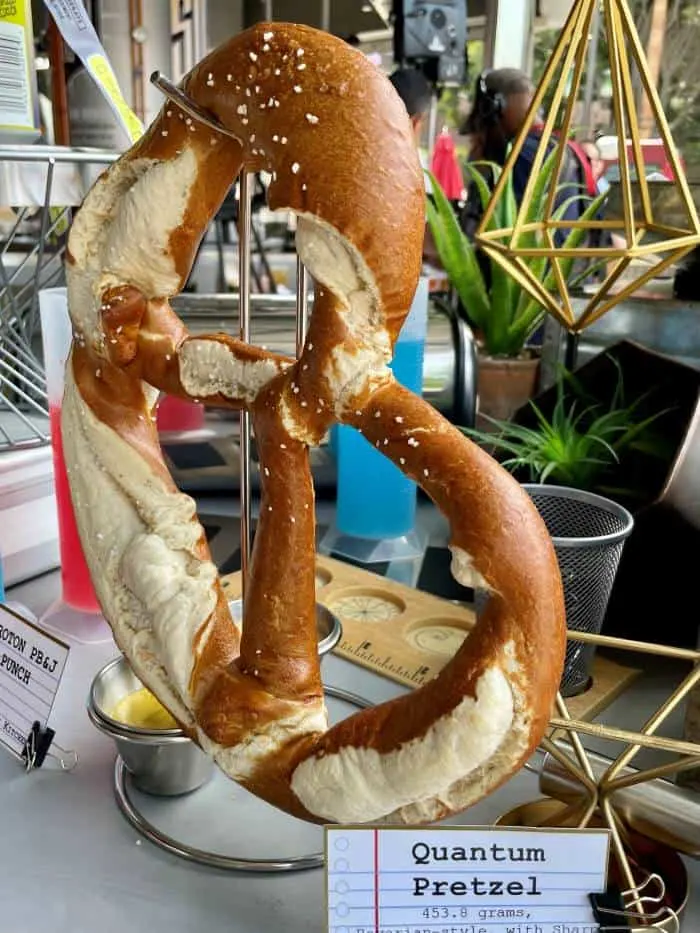 Quantum Pretzel