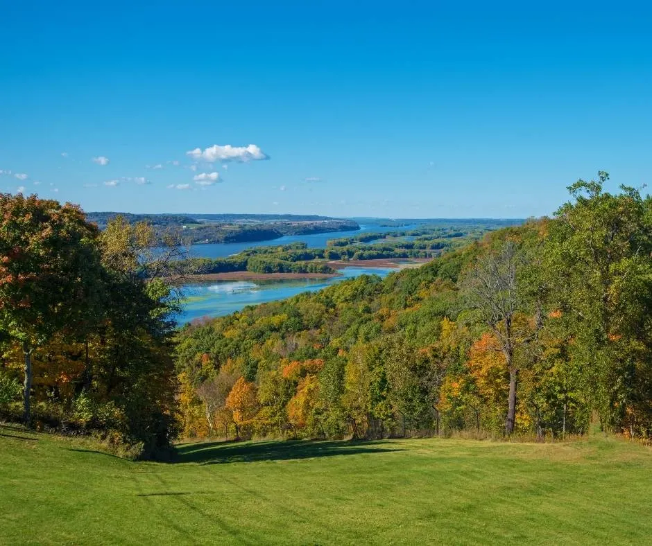 The Great River Road in Iowa