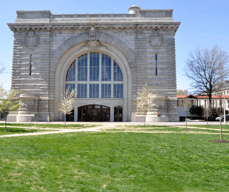 30 Great Things to do in Maryland with kids! 6 United State Naval Academy