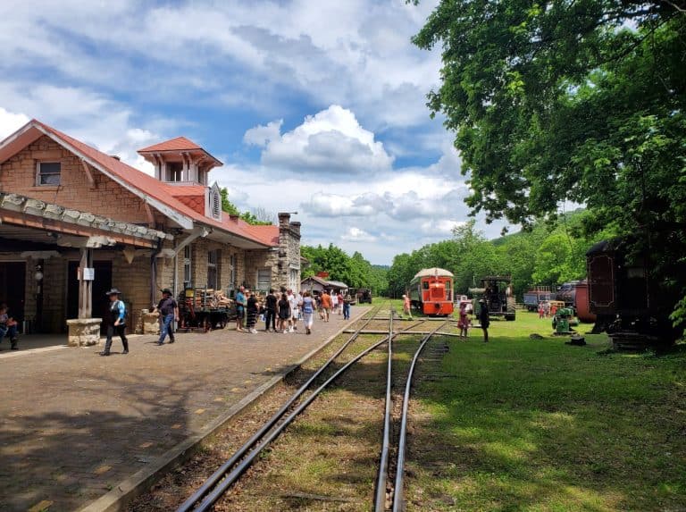 38 Great Things to do in Arkansas with Kids on a Family Vacation 29 Eureka Springs & North Arkansas Railway