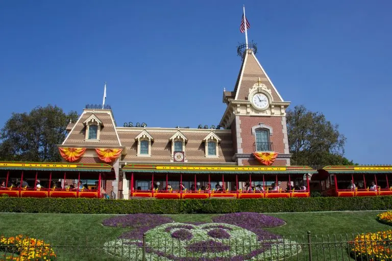 The DIsneyland Railroad is one of the best rides for toddlers at Disneyland