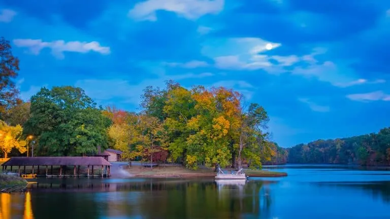 Poplar Tree Lake in the fall in Tennessee