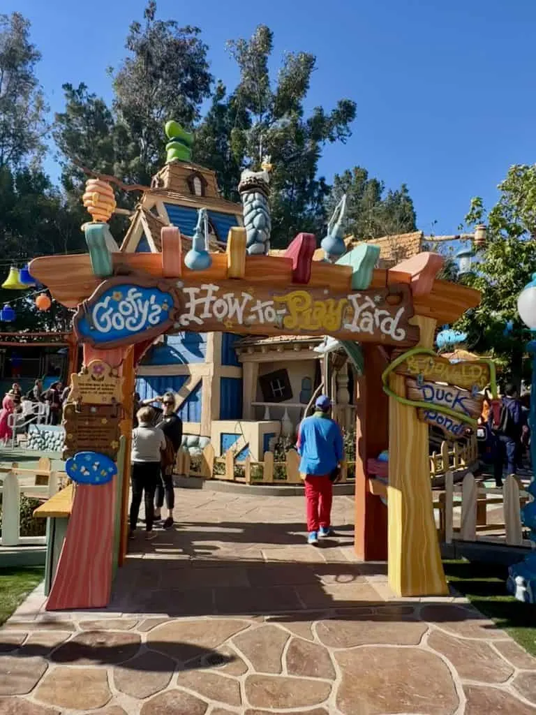 Entrance to Goofy's Play yard.