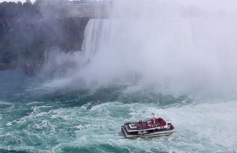 ride Hornblower Niagara on your Niagara Falls family Vacarion