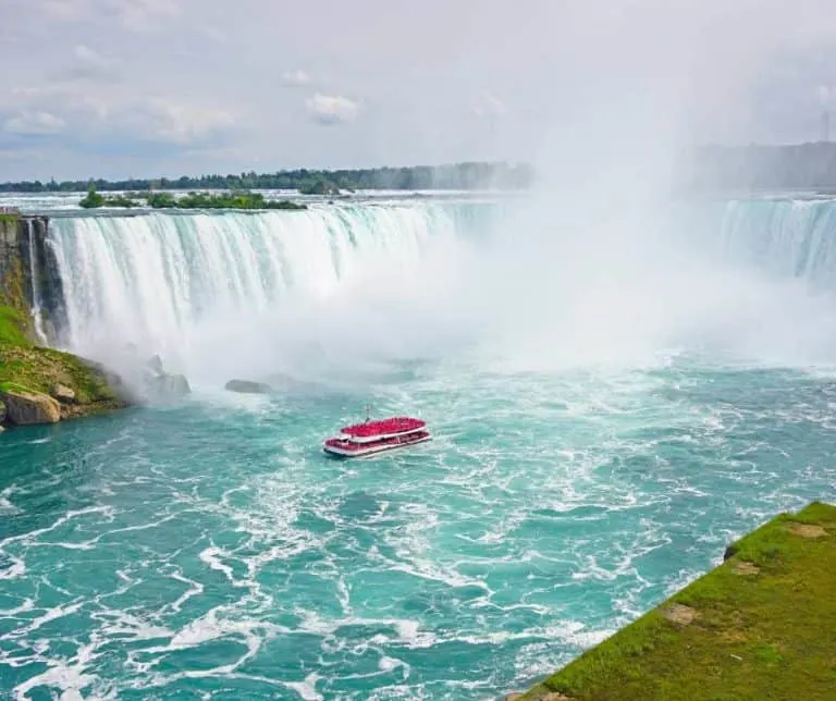 Visit Niagara falls with teens on a family vacation