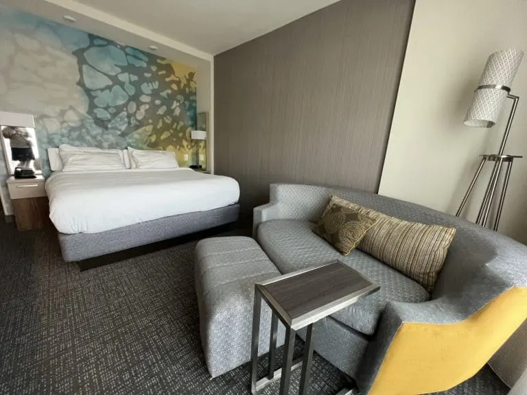 where to stay - courtyard by marriott cartersville king room