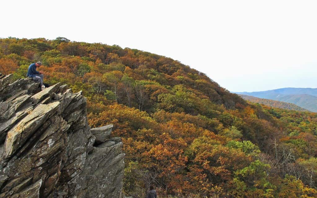 Over 15 Incredible Spots to Enjoy Virginia Fall Colors 1