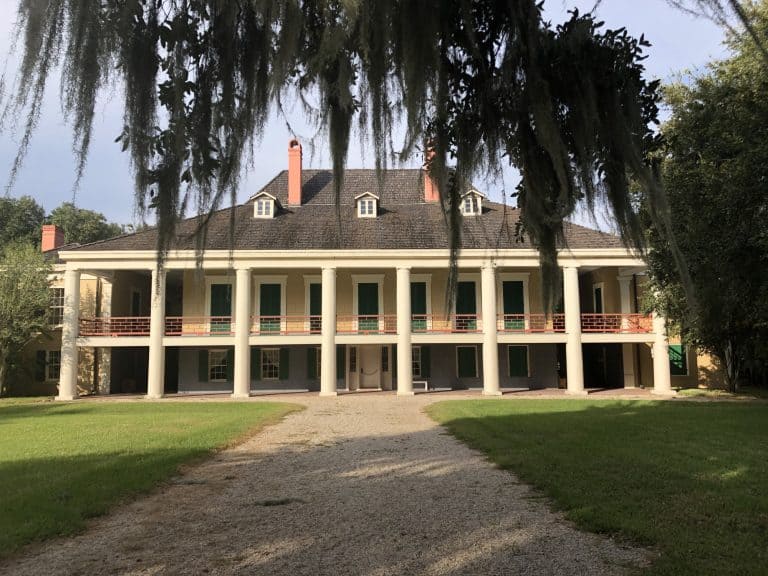 Take a plantation tour in New Orleans with teens