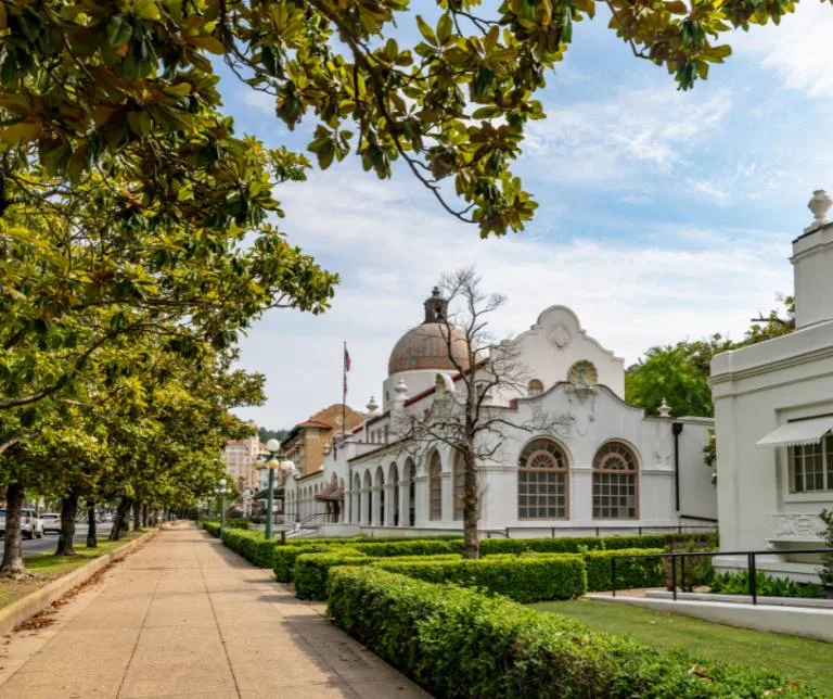 things to do in Hot Springs Arkansas with family include visiting bathhouse row