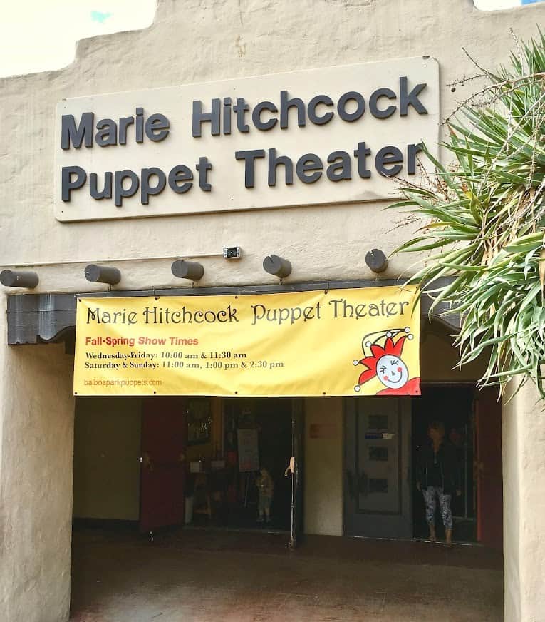 Hitchcock Puppet theater