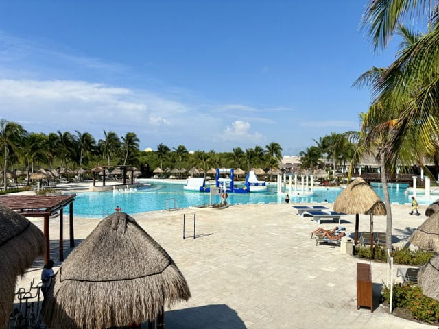 Pool area Grand Palladium Kantenah