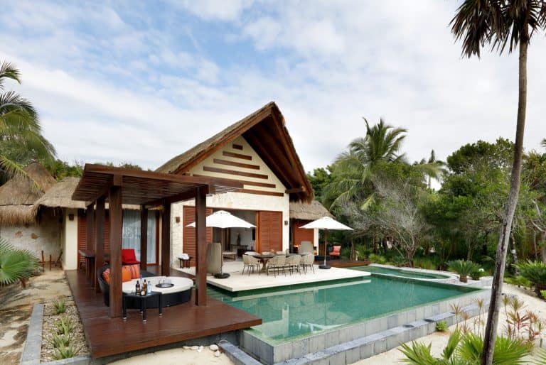 Swim-up Beachside Suite at Grand Palladium Kantenah