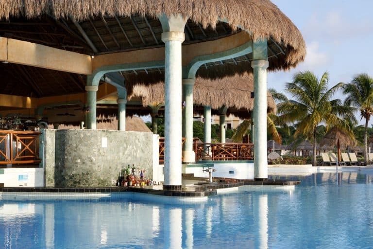 Grand Palladium Swim Up Bar