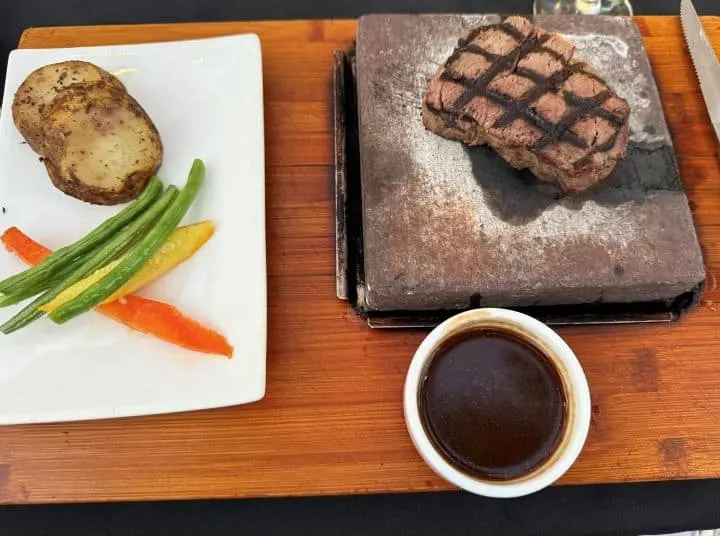 Dinner at the Black Rock Grill, Alexandra Resort